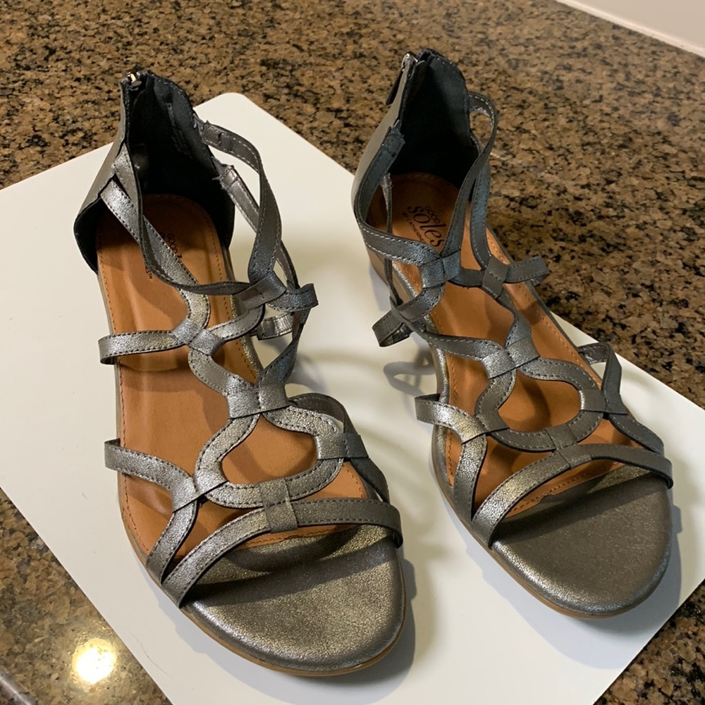 Good Soles by Catherines Woman’s 10W Gray Silver Sandals NWT